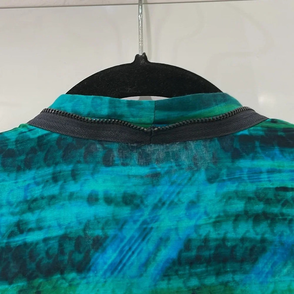 Elie Tahari Green Blue Abstract Print Zip Blouse Size Large - Picture 10 of 12